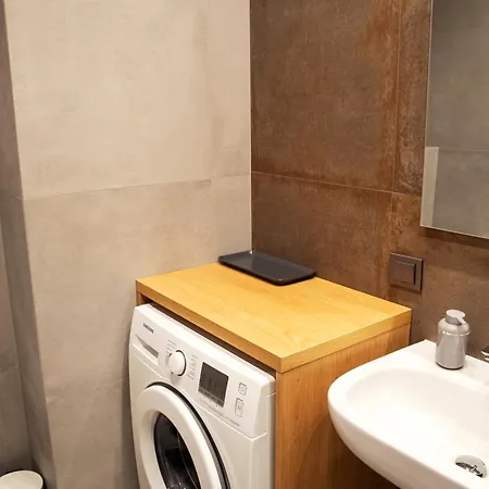 Maya's Flats & 41 - Walowa 25 *